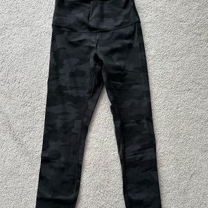 Lululemon Camo Leggings-Size 6(small)